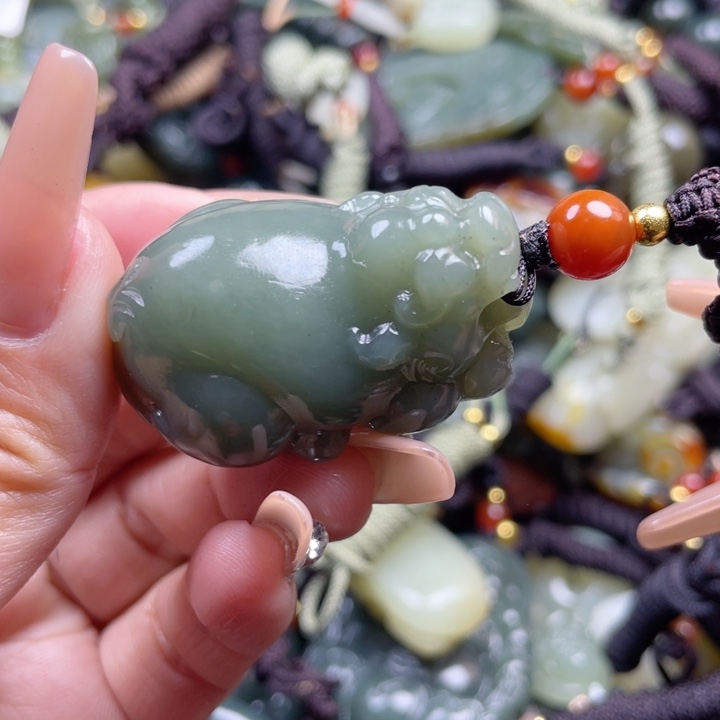 和田玉颈饰未镶嵌