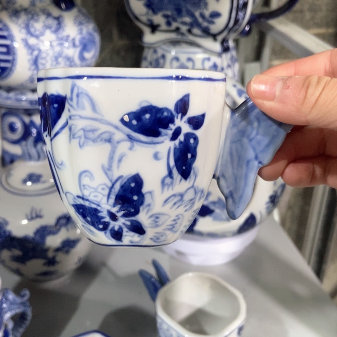 摆件花瓶手绘釉下彩