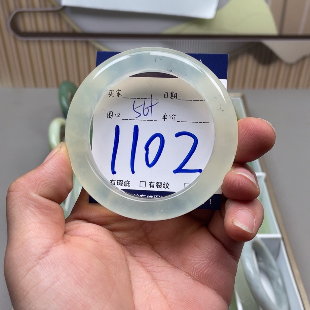 岫玉手镯手镯未镶嵌