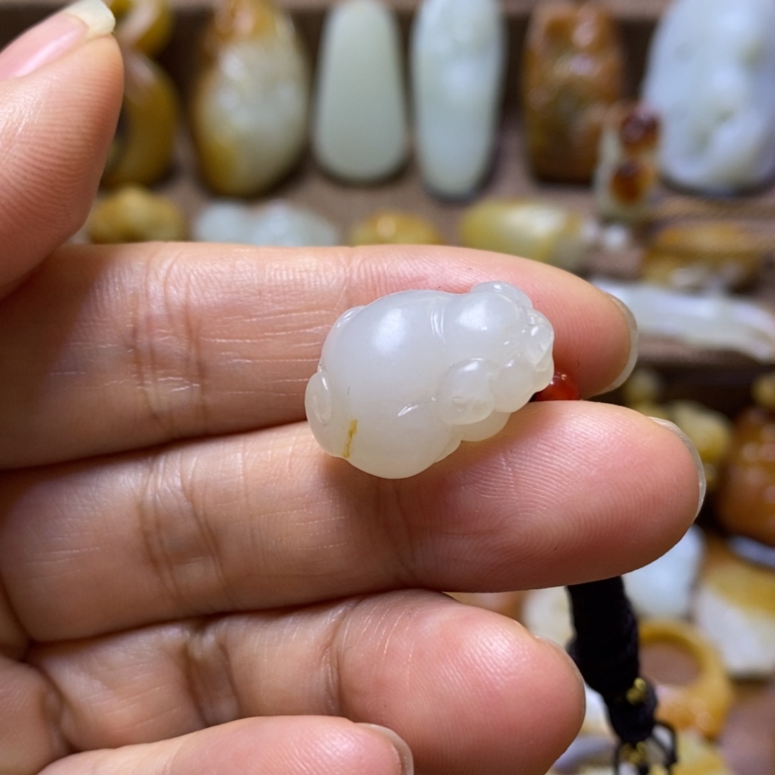 和田玉颈饰未镶嵌珈*?