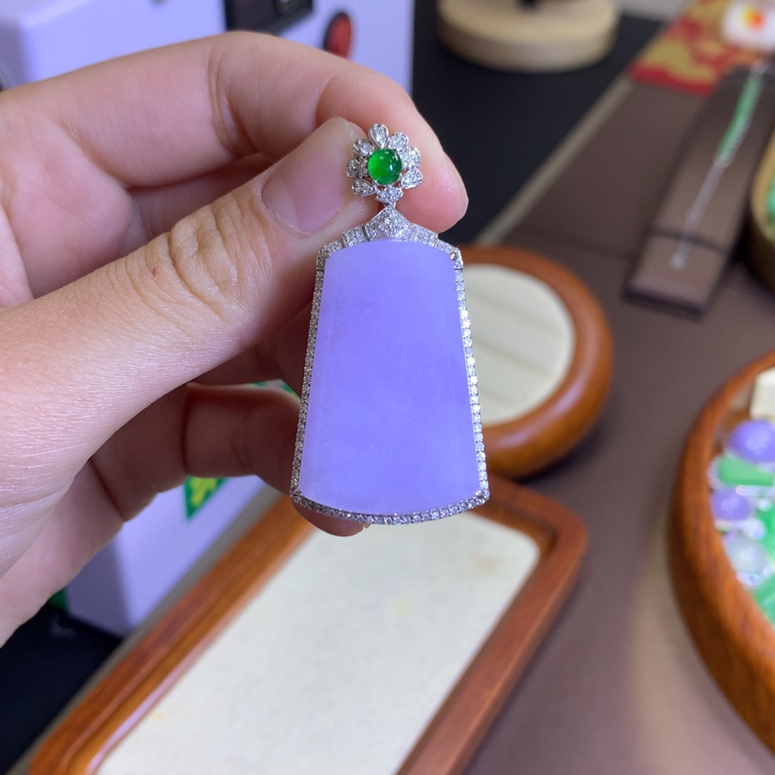 翡翠18K金镶嵌颈饰翡翠