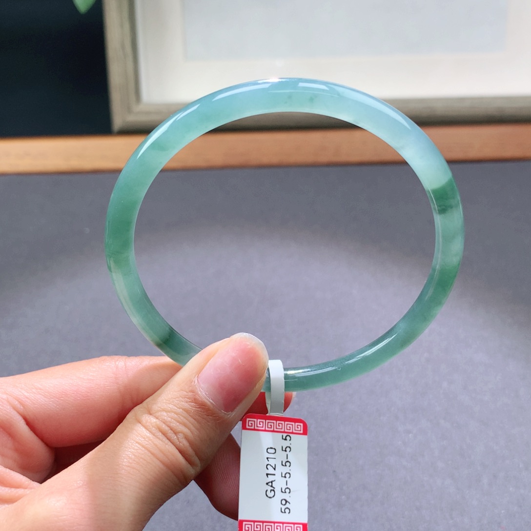 翡翠手镯未镶嵌天然翡翠手镯叮当镯