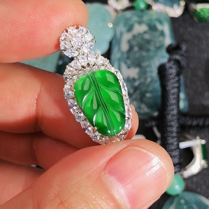 翡翠颈饰未镶嵌3，