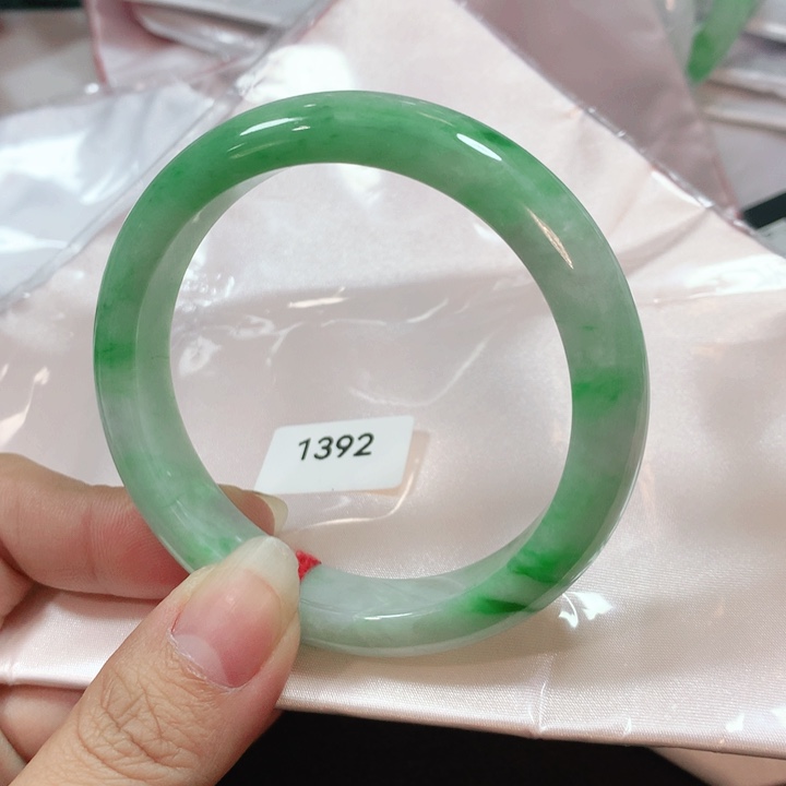 翡翠手镯未镶嵌元****宝天然翡翠手镯57