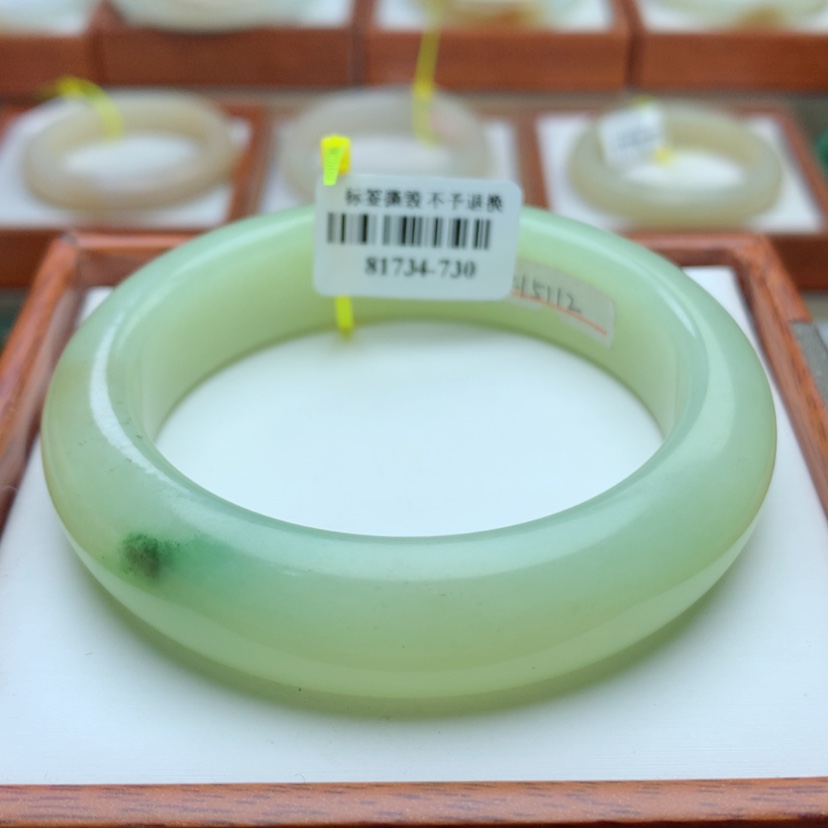【闪购商品】和田玉手镯未镶嵌麻**丝58
