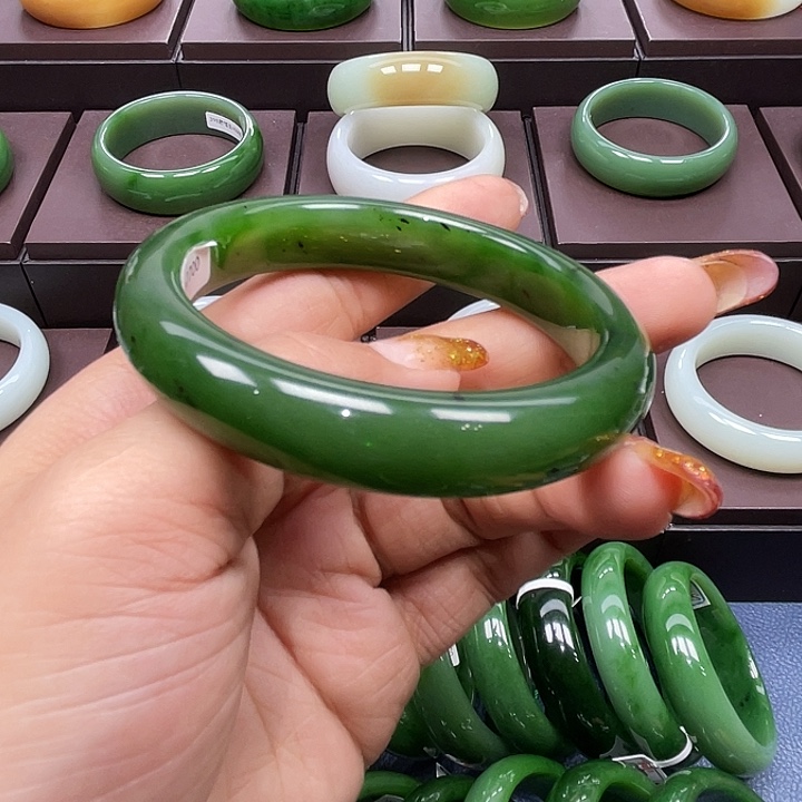 和田玉（碧玉）未镶嵌手镯