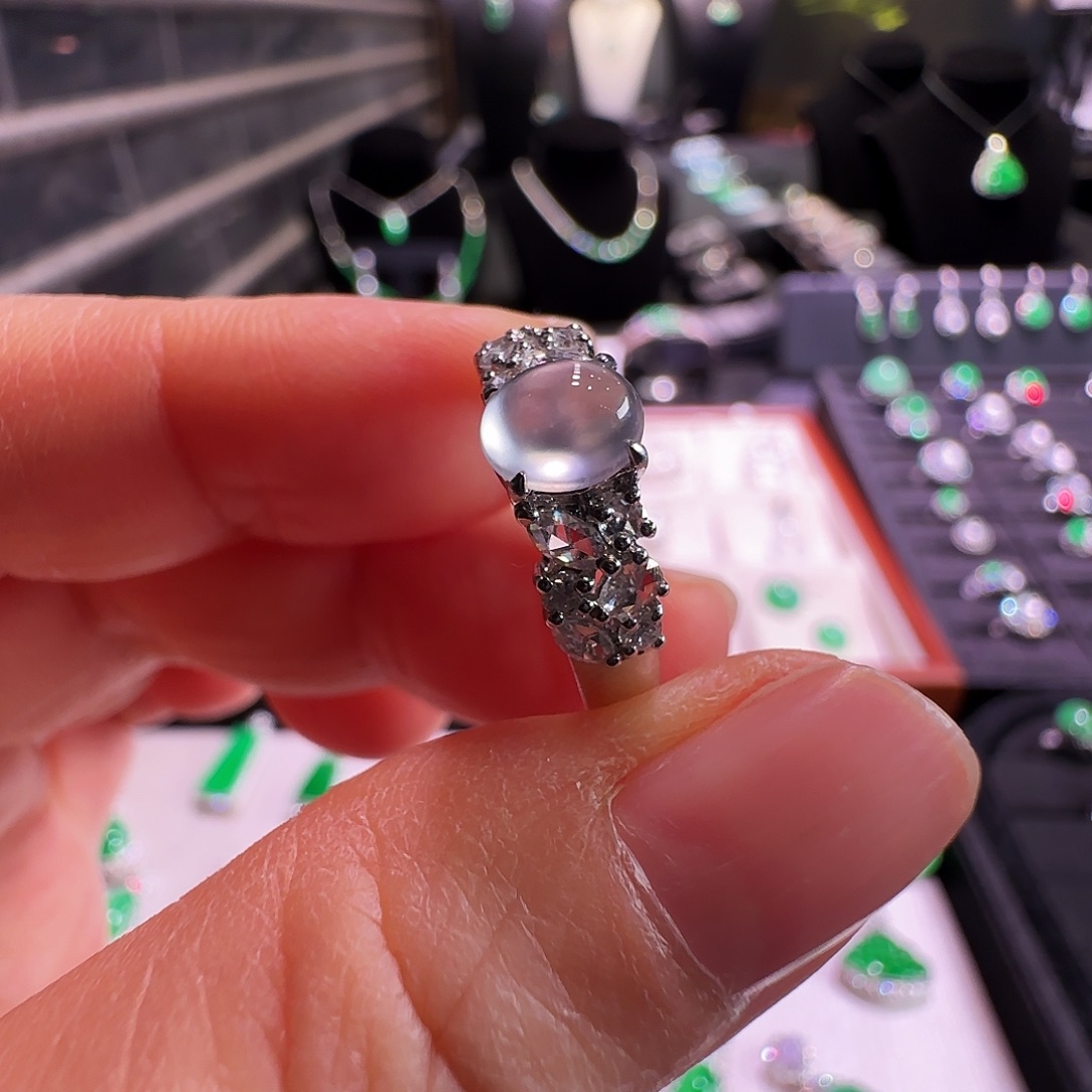 翡翠18K金镶嵌戒指