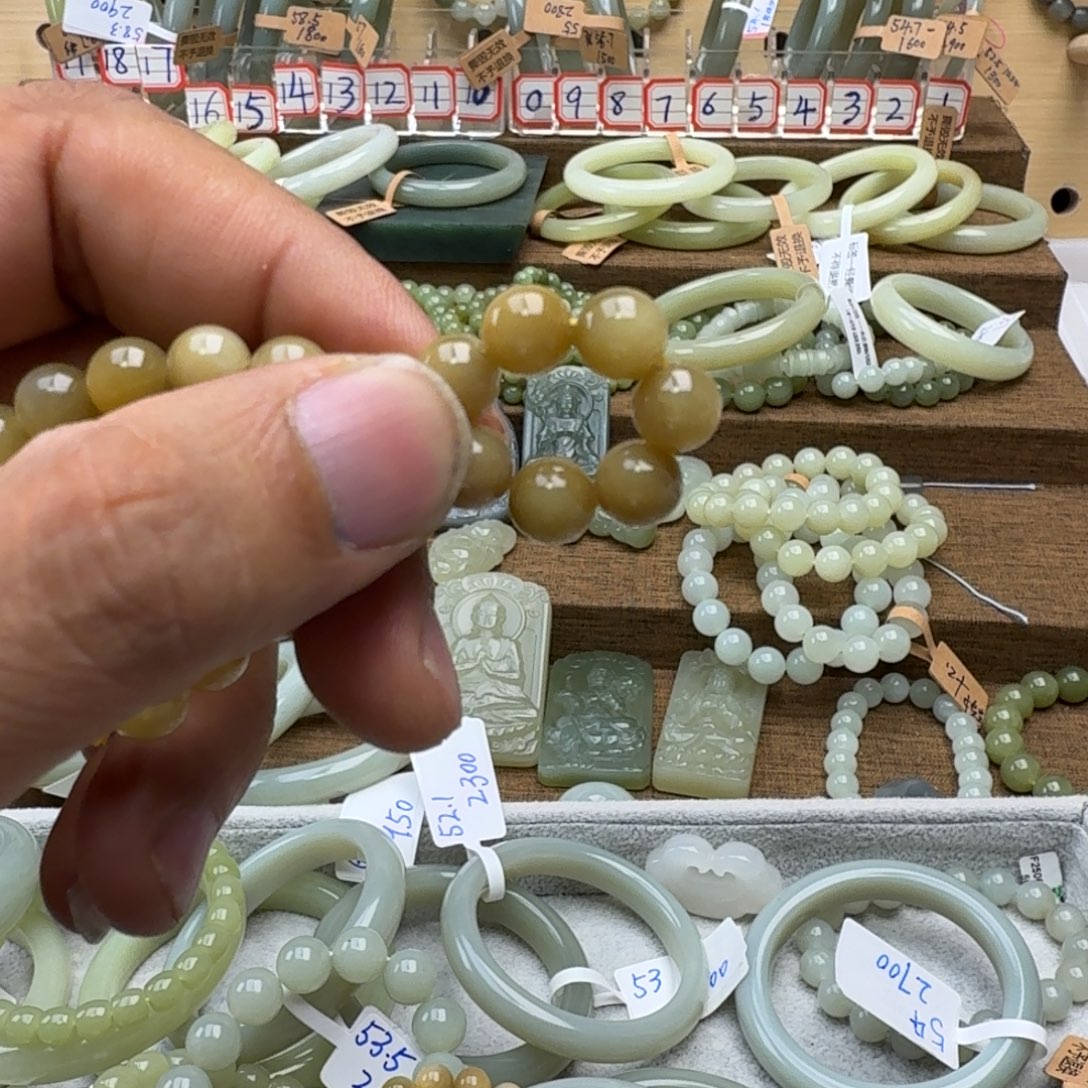 睿***雅和田玉未镶嵌手链