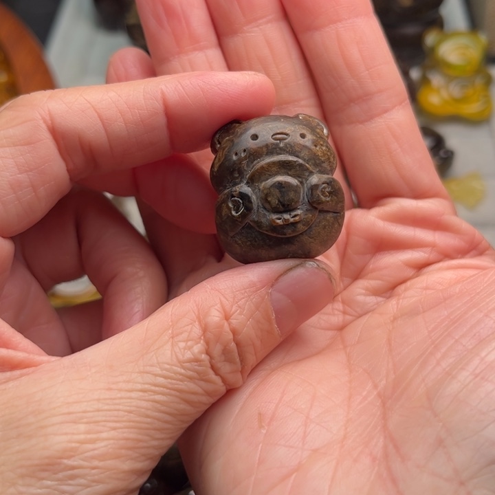 L***e琥珀未镶嵌颈饰熊