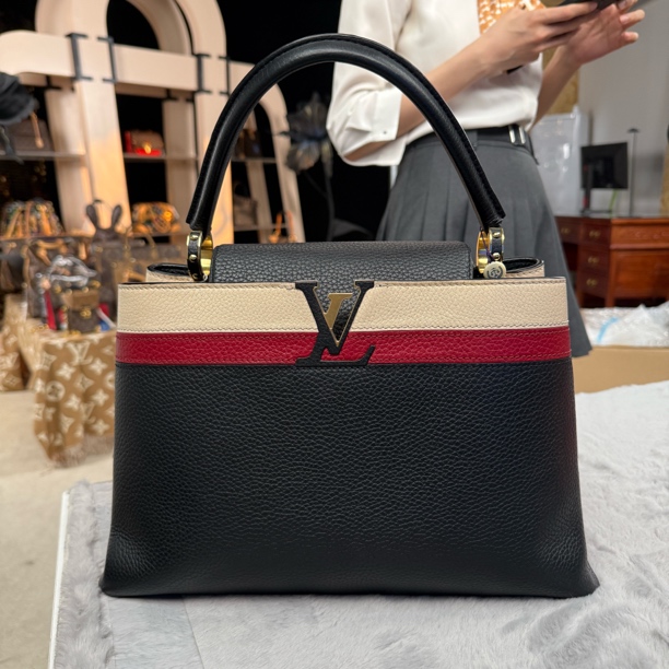 99新 LouisVuitton/路易威登 可乐/lv/capucines中号/蒲定