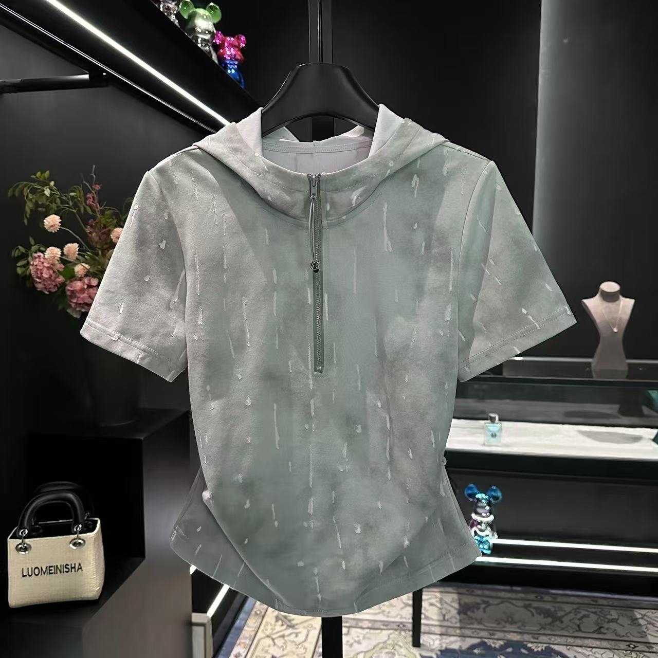 2025春夏新款修身短款t恤女小众设计感连帽收腰百搭内搭打底上衣