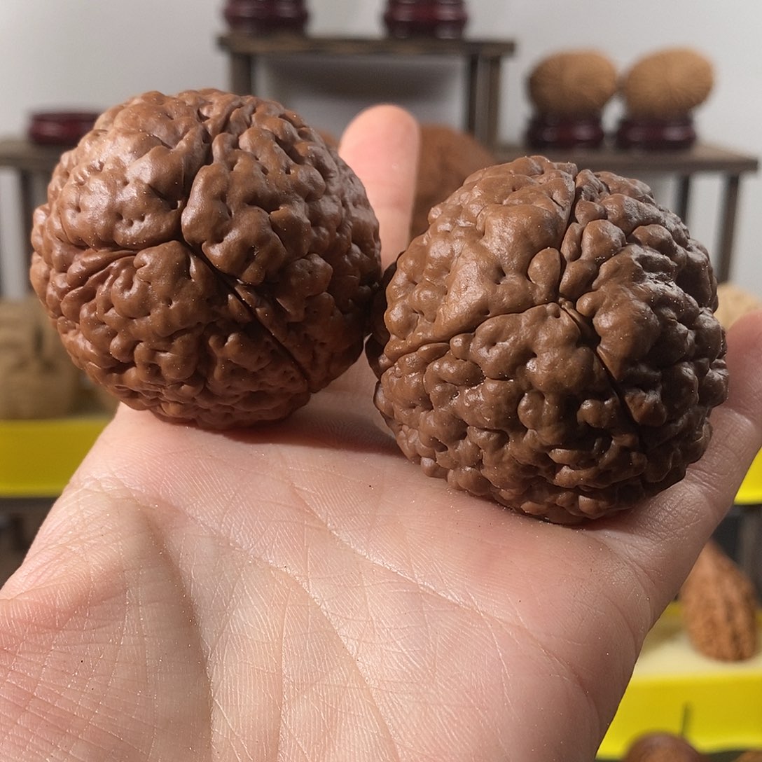 吊坠文玩核桃?****?三瓣脑纹金刚练手微色4854