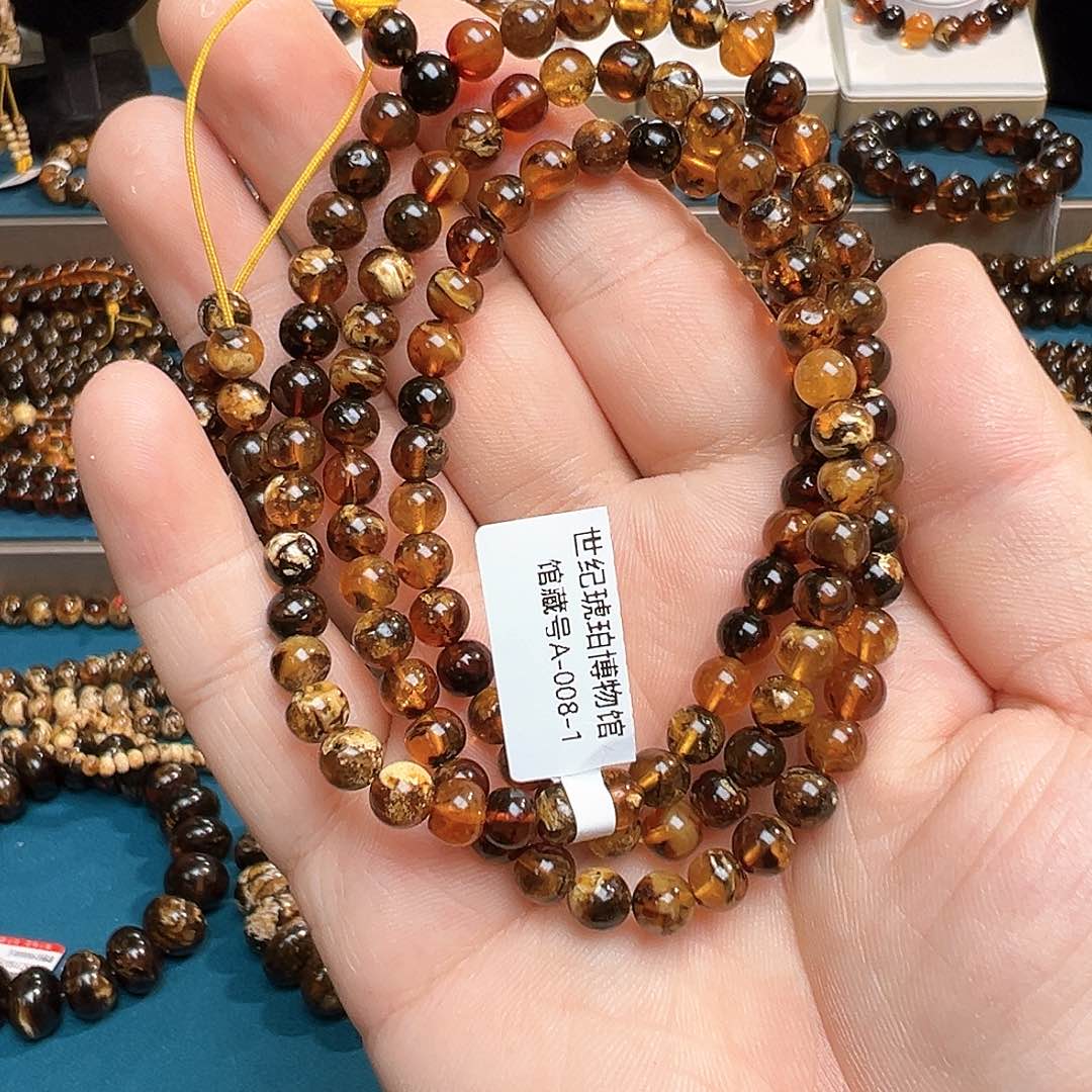 琥珀颈饰未镶嵌抚顺