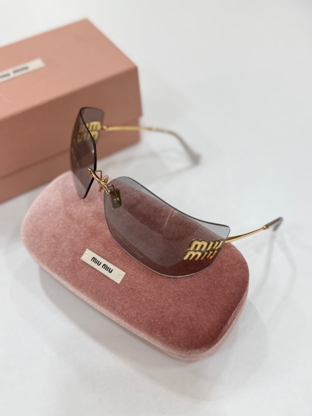 95新 MIU MIU/缪缪 夏七中古/miumiu5637太阳镜