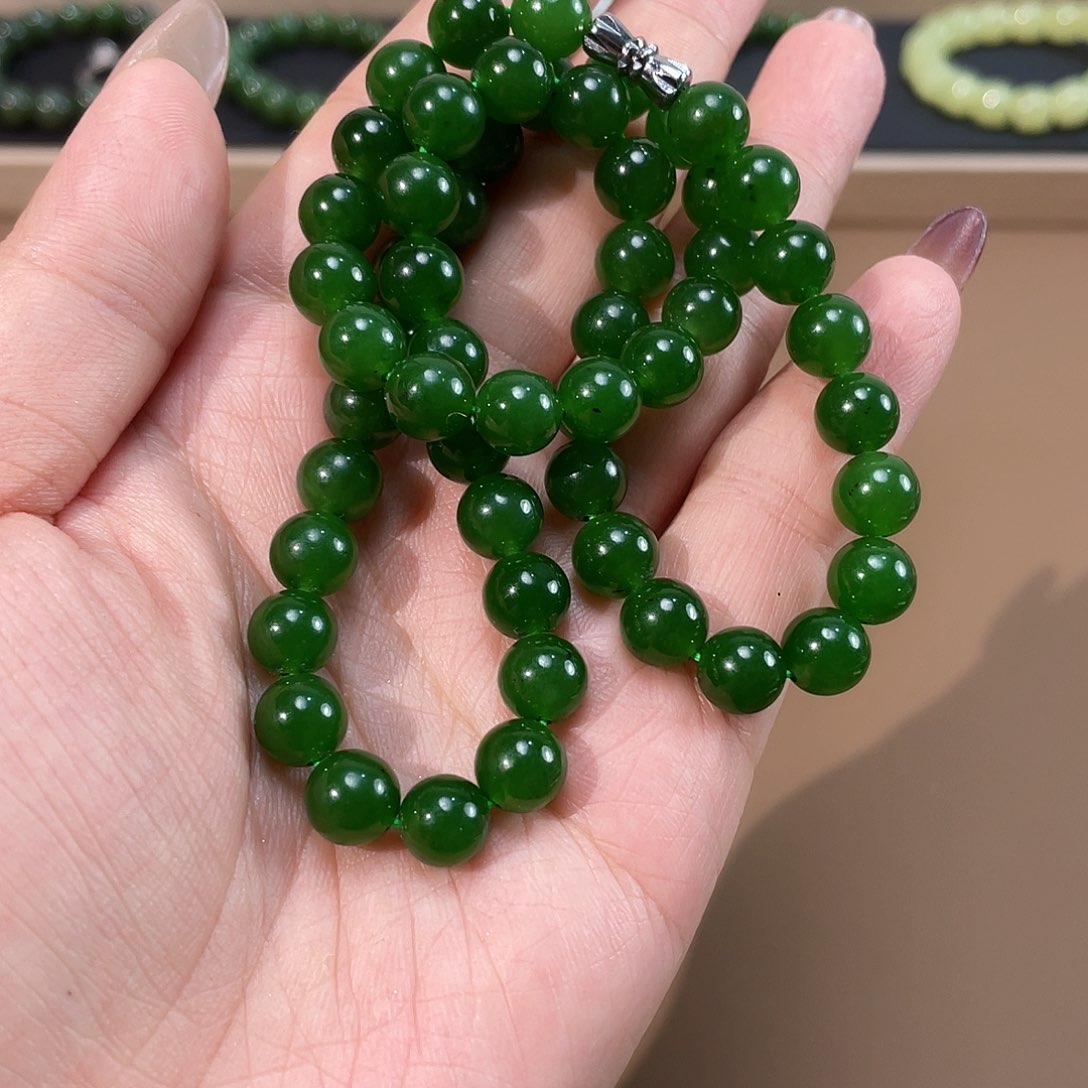 和田玉（碧玉）手链未镶嵌俄 5 辣阳绿 8.2