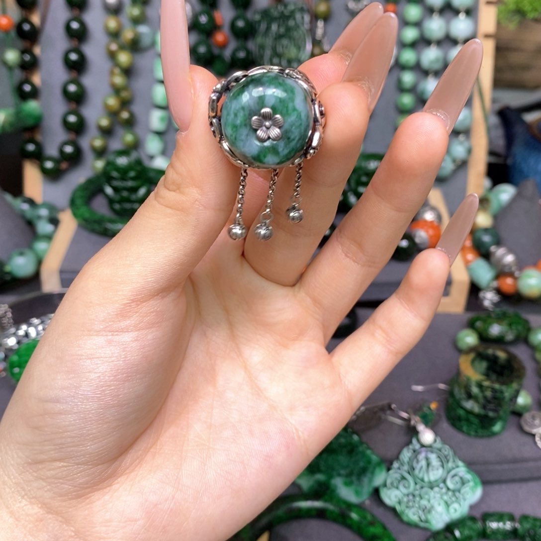 翡翠手链未镶嵌漂亮美眉