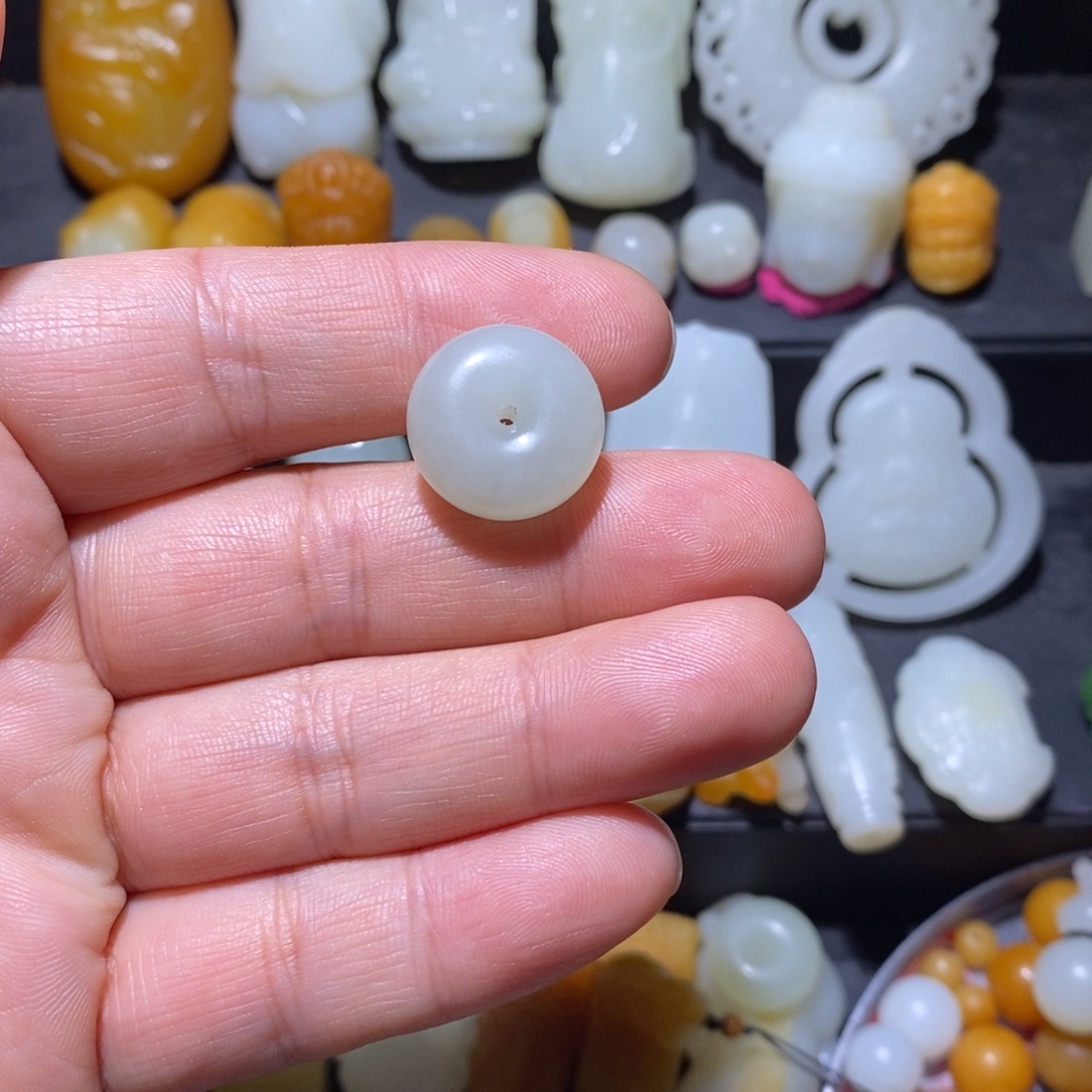 谯***堂和田玉未镶嵌颈饰