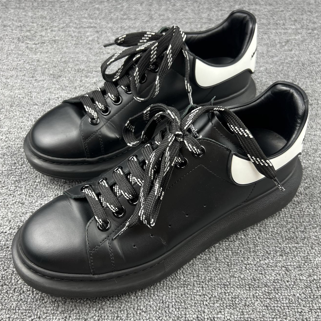 95新 Alexander McQueen/亚历山大·麦昆 42码 纯黑板鞋 98新/6033