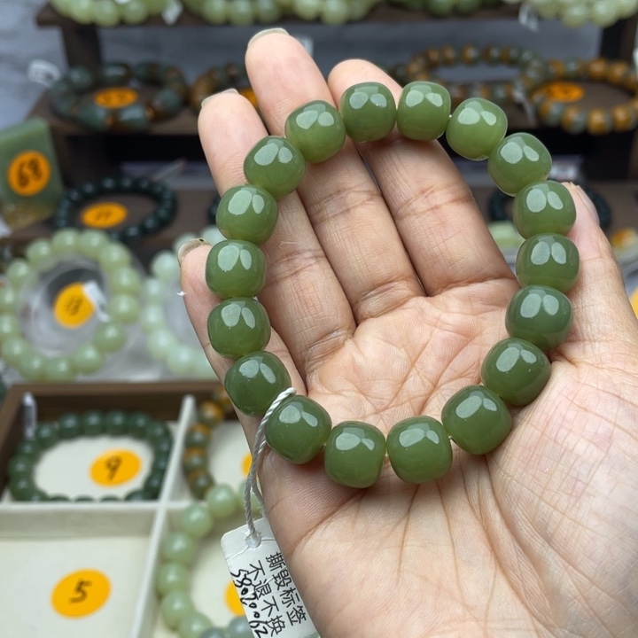 雷****和田玉未镶嵌手串