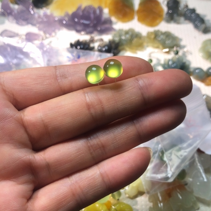 山***事蛇纹石玉未镶嵌耳坠