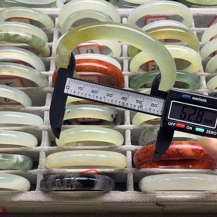 蛇纹石玉未镶嵌手镯31