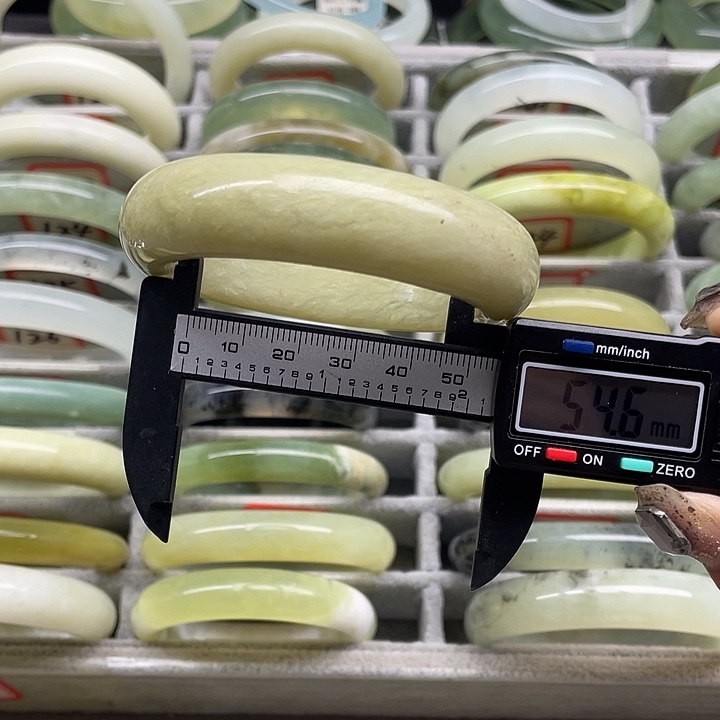 蛇纹石玉未镶嵌手镯145