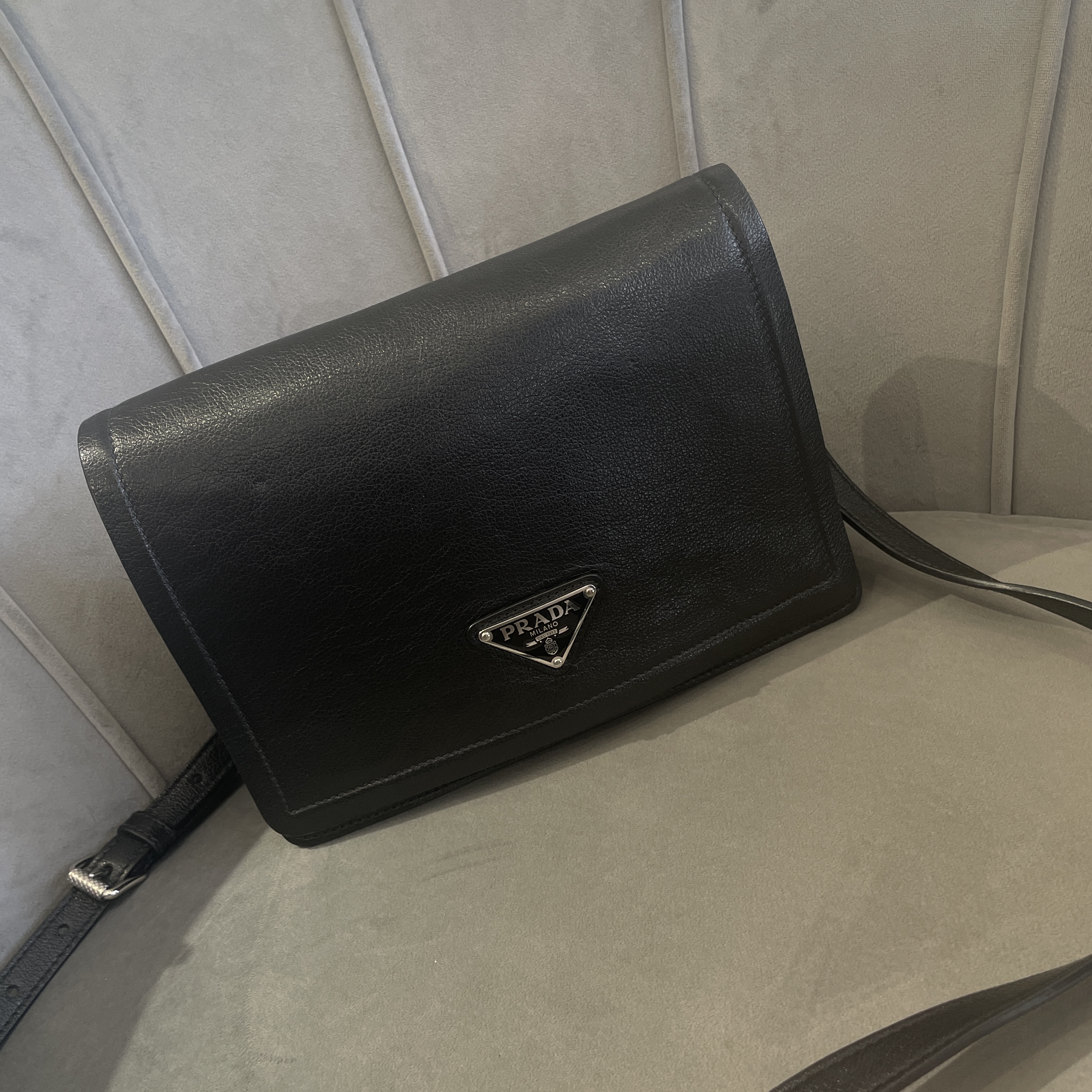 99新 Prada/普拉达 黑银邮差单肩包 4061226001241