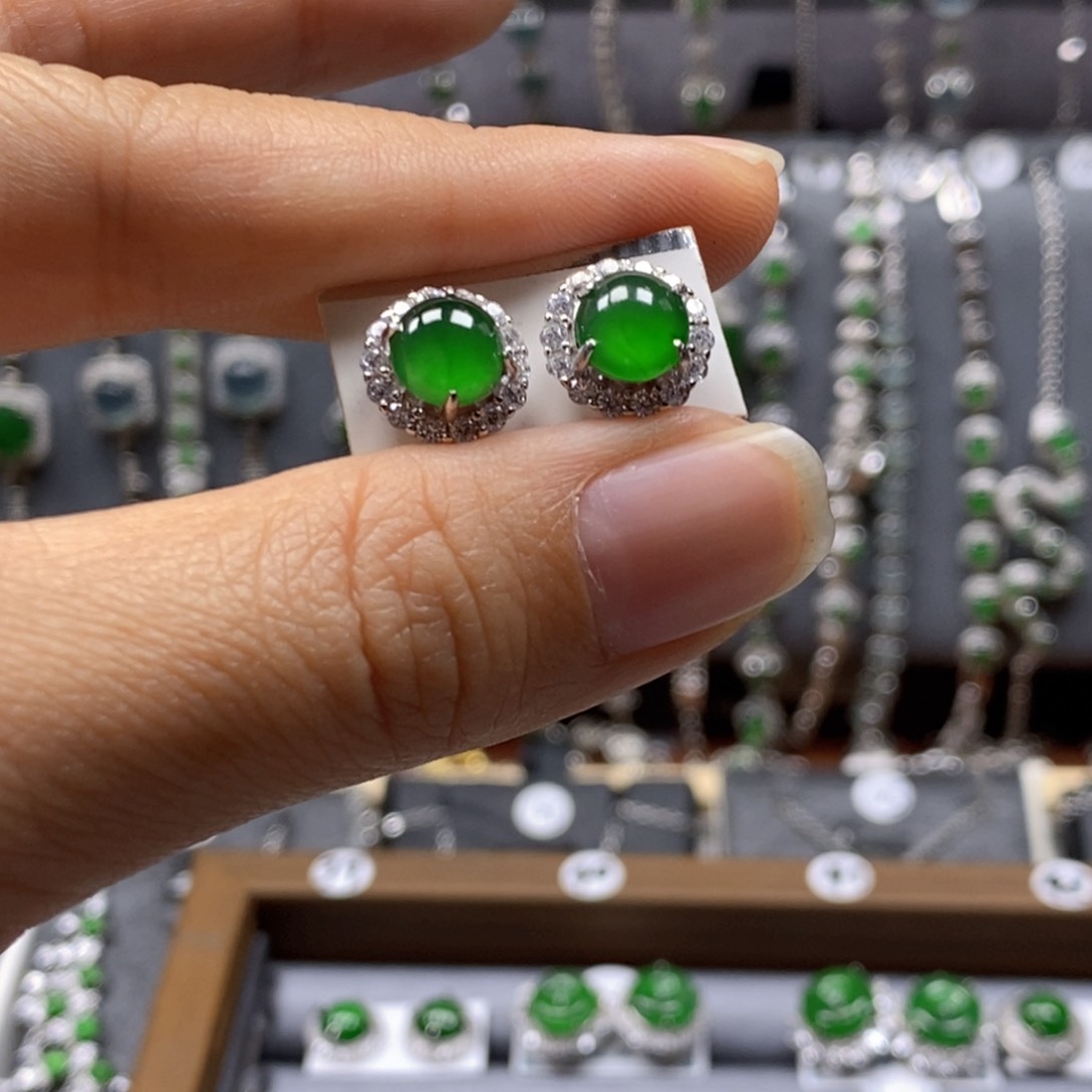 翡翠颈饰银S925镶嵌翡翠耳钉6.8mm