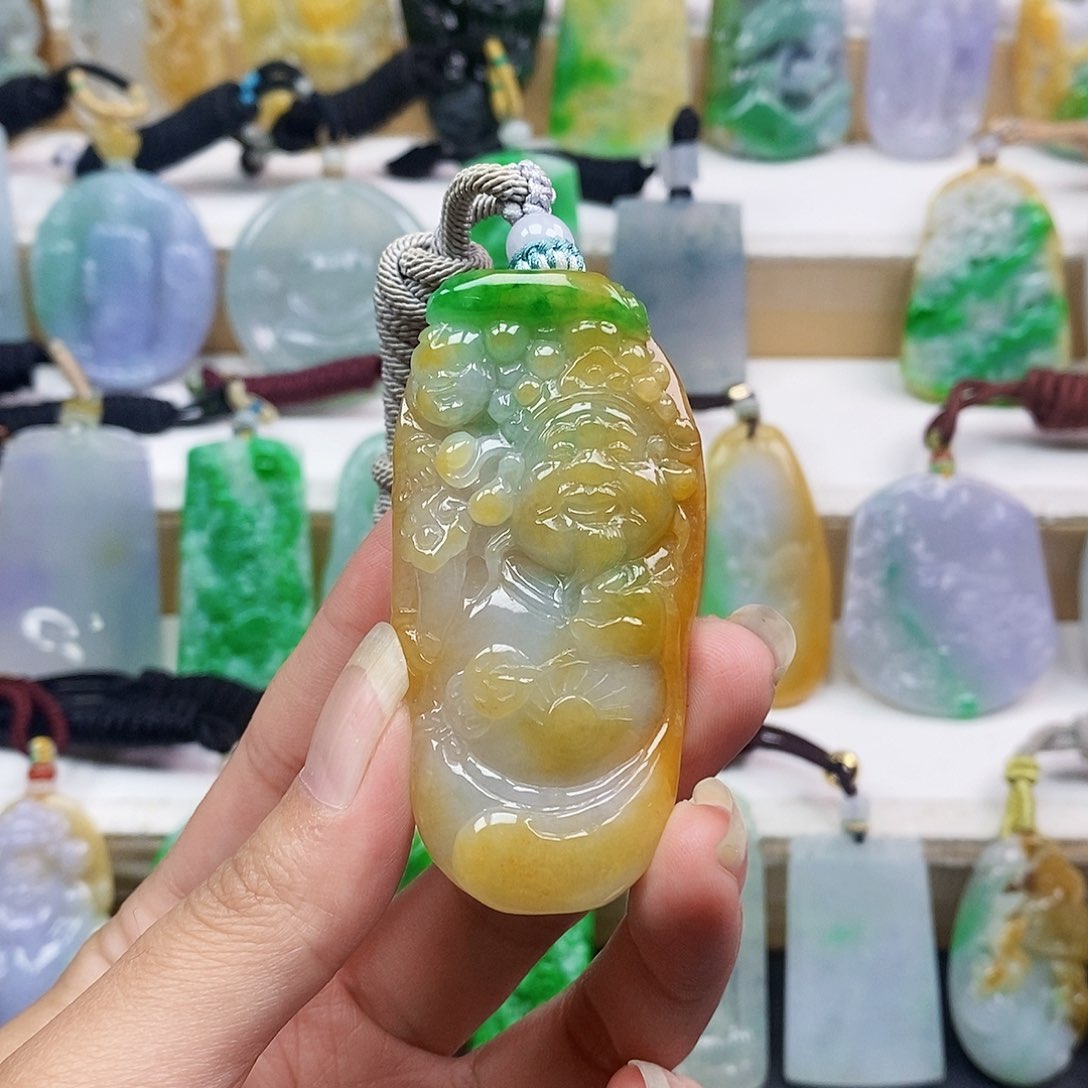 颈饰未镶嵌翡翠财神