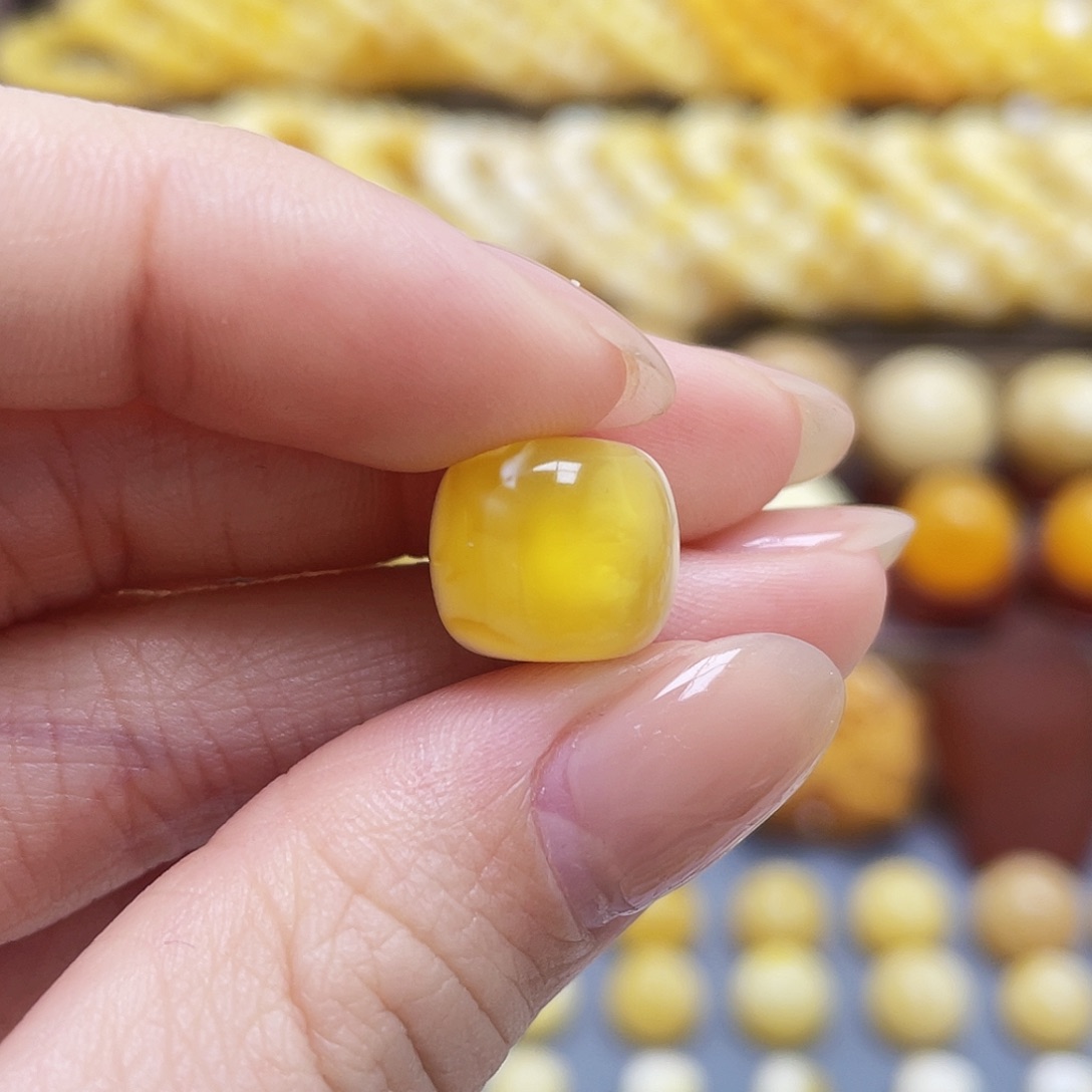 琥珀裸石未镶嵌蜜蜡老型12.4*11mm微瑕