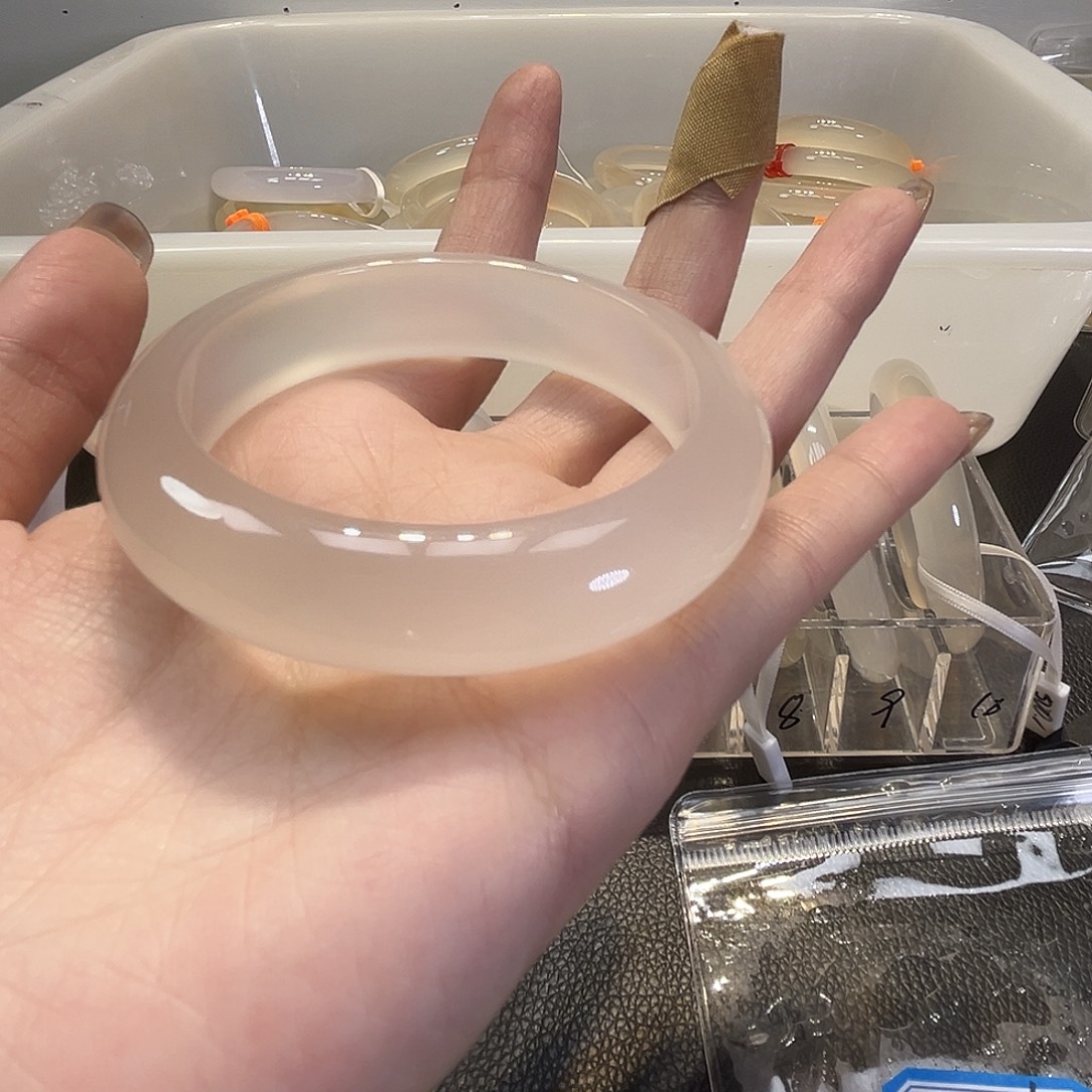 珈***瑄玛瑙/玉髓未镶嵌手镯