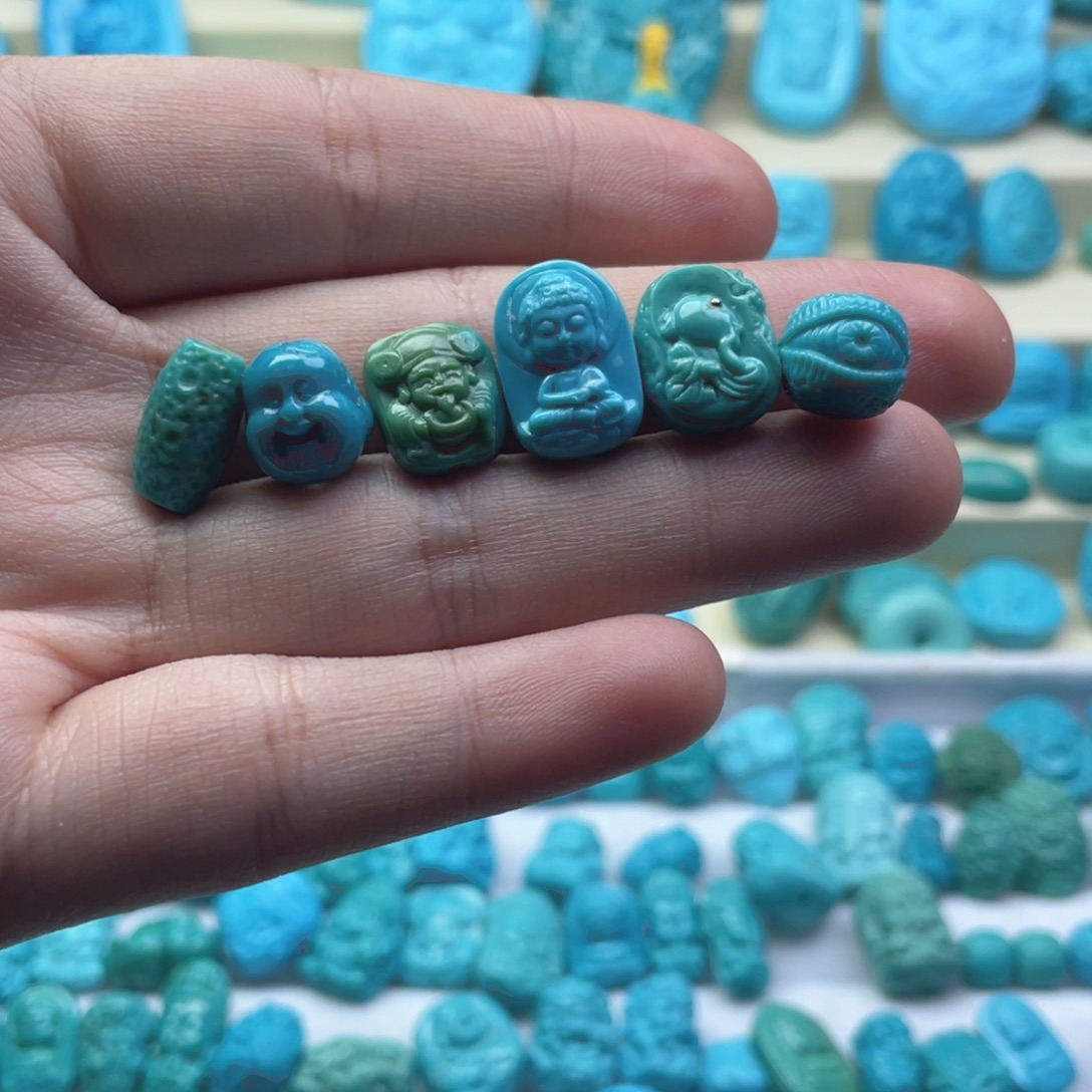 ****哥绿松石未镶嵌天然原矿绿松石雕刻件