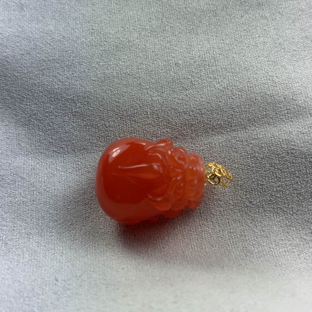 南红玛瑙貔貅吊坠18K金镶嵌