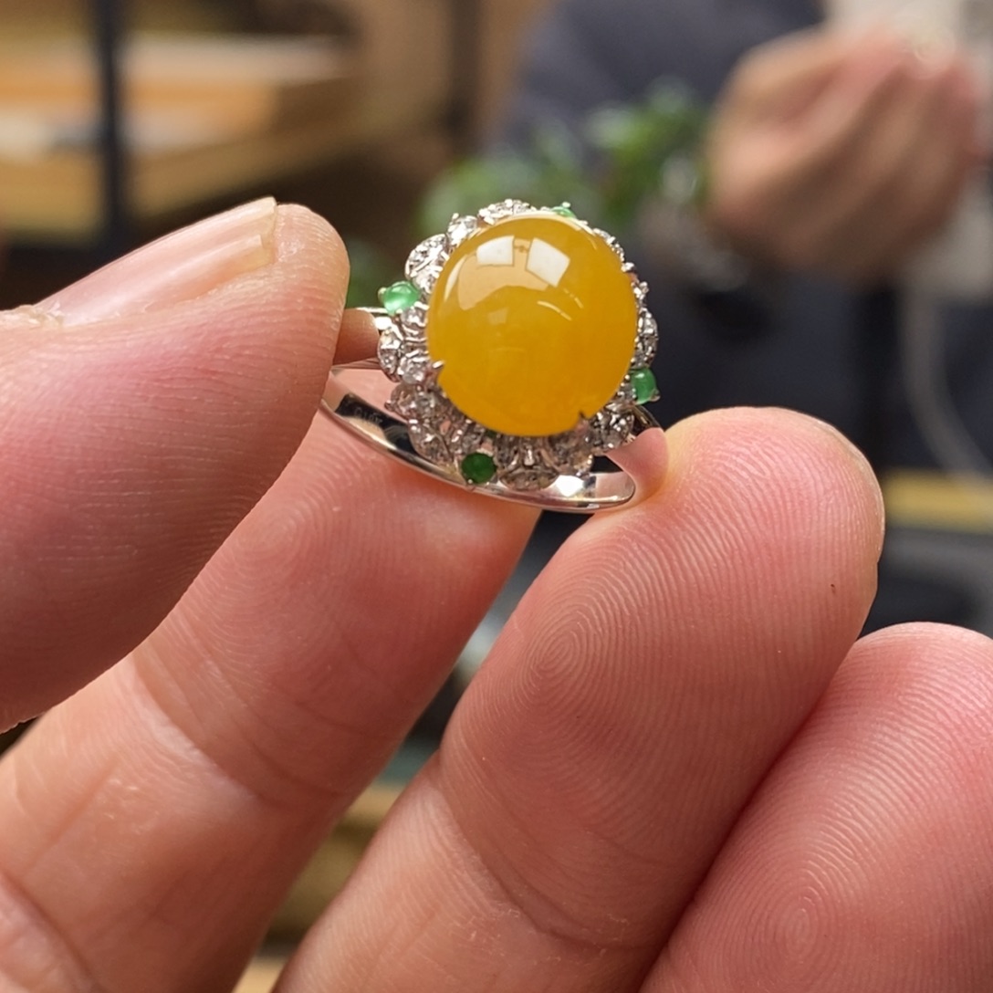 翡翠戒指18K金镶嵌戒指