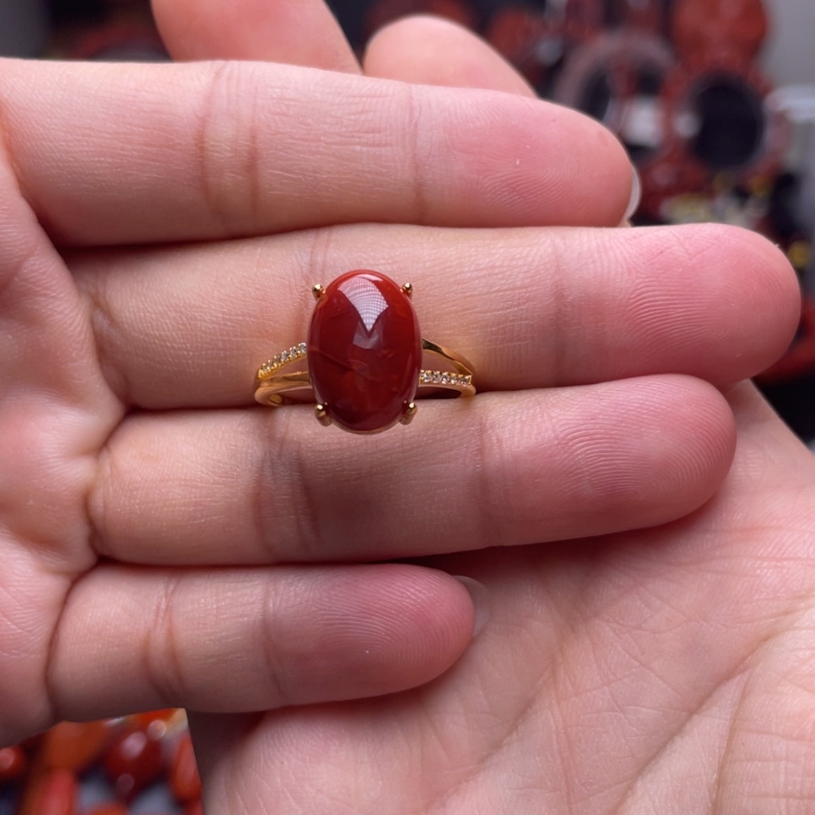 【闪购商品】银S925镶嵌牛血红火焰纹蛋面戒指南红玛瑙