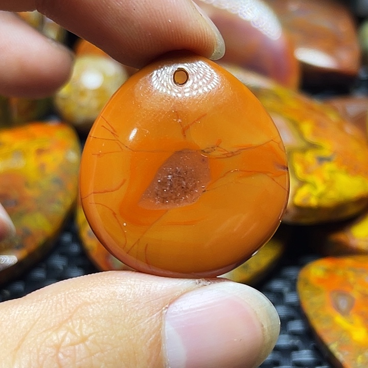 黑***！玛瑙/玉髓未镶嵌颈饰