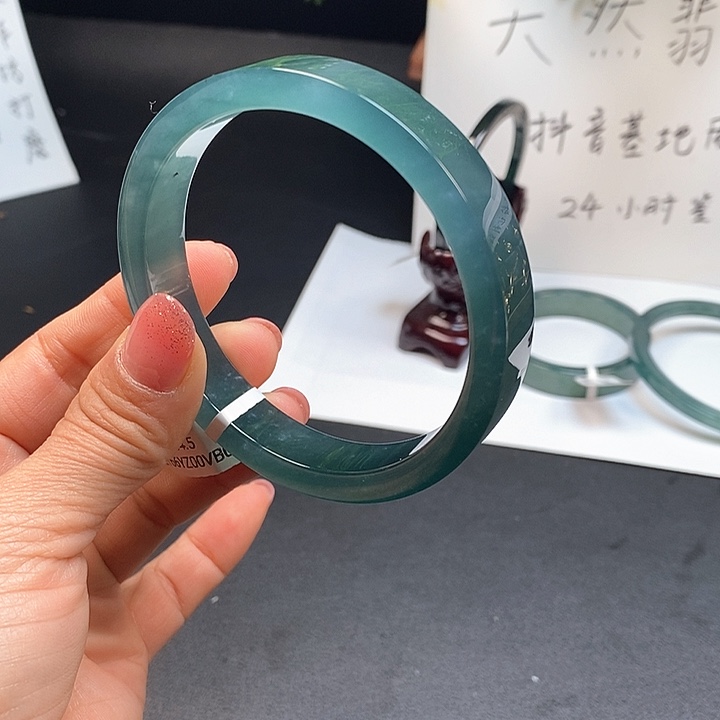 翡翠手镯未镶嵌64尺寸