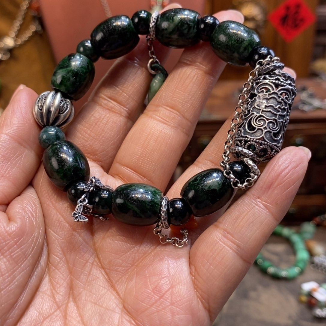 翡翠吊坠(赠链)未镶嵌