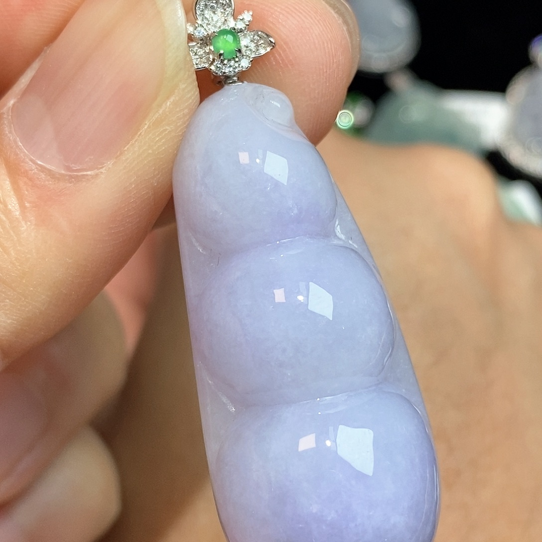 翡翠颈饰18K金镶嵌豆