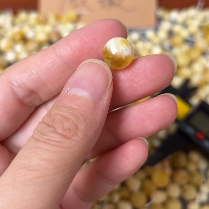 蜜蜡未镶嵌裸石10.4mm一个