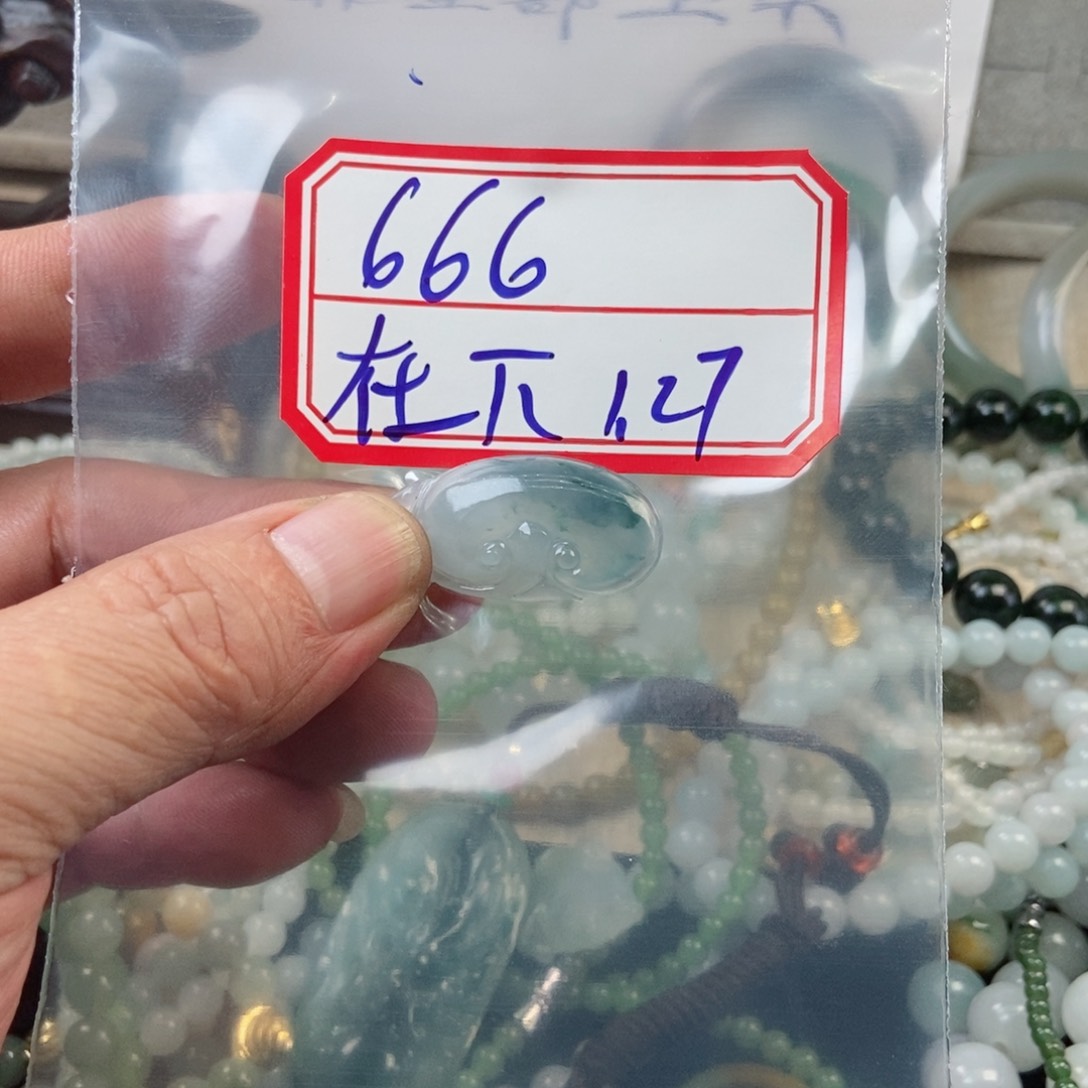 定制翡翠未镶嵌在**葱
