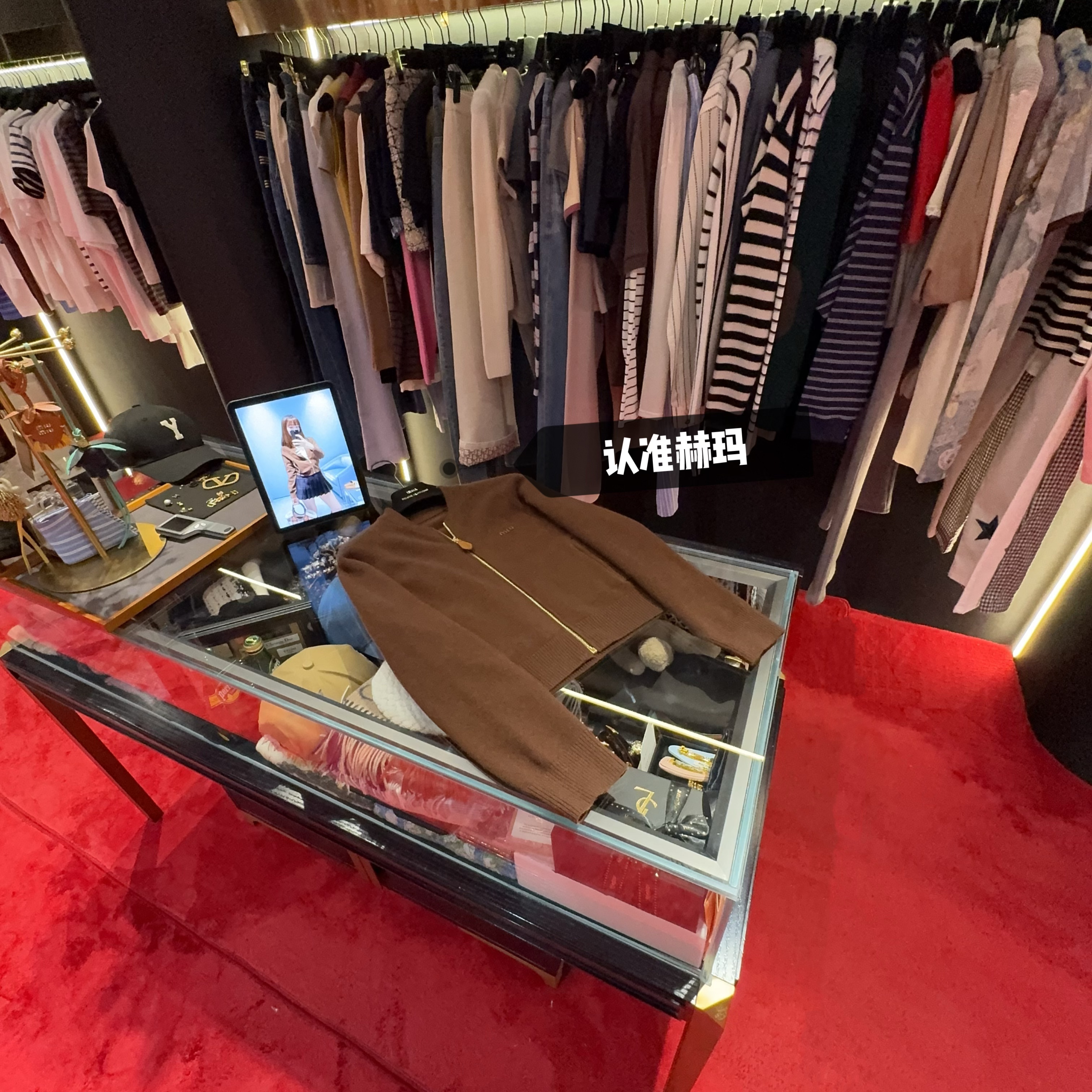 现认准赫玛 FW25 可可色羊绒混纺拉链短款针织开衫#1671上新