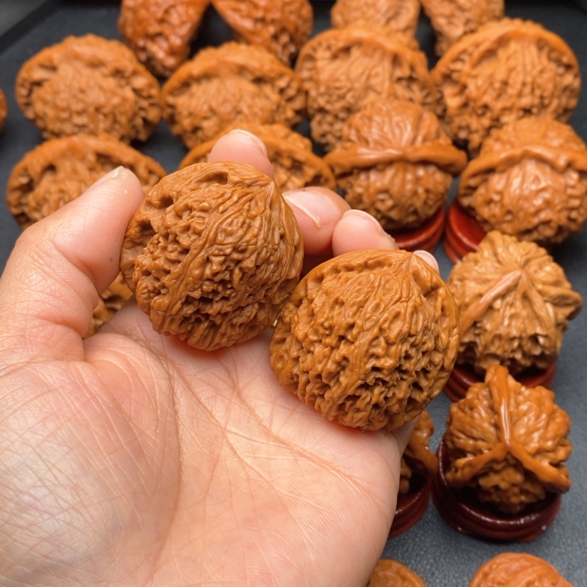 【闪购商品】文玩核桃把件南疆石色差37