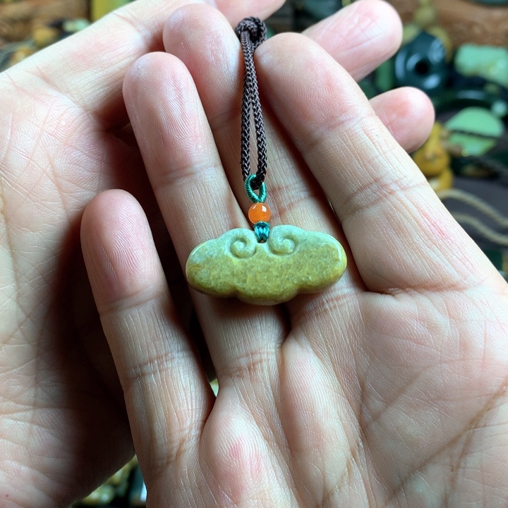 吊坠(赠链)未镶嵌岫岩河磨玉（透闪石质玉）