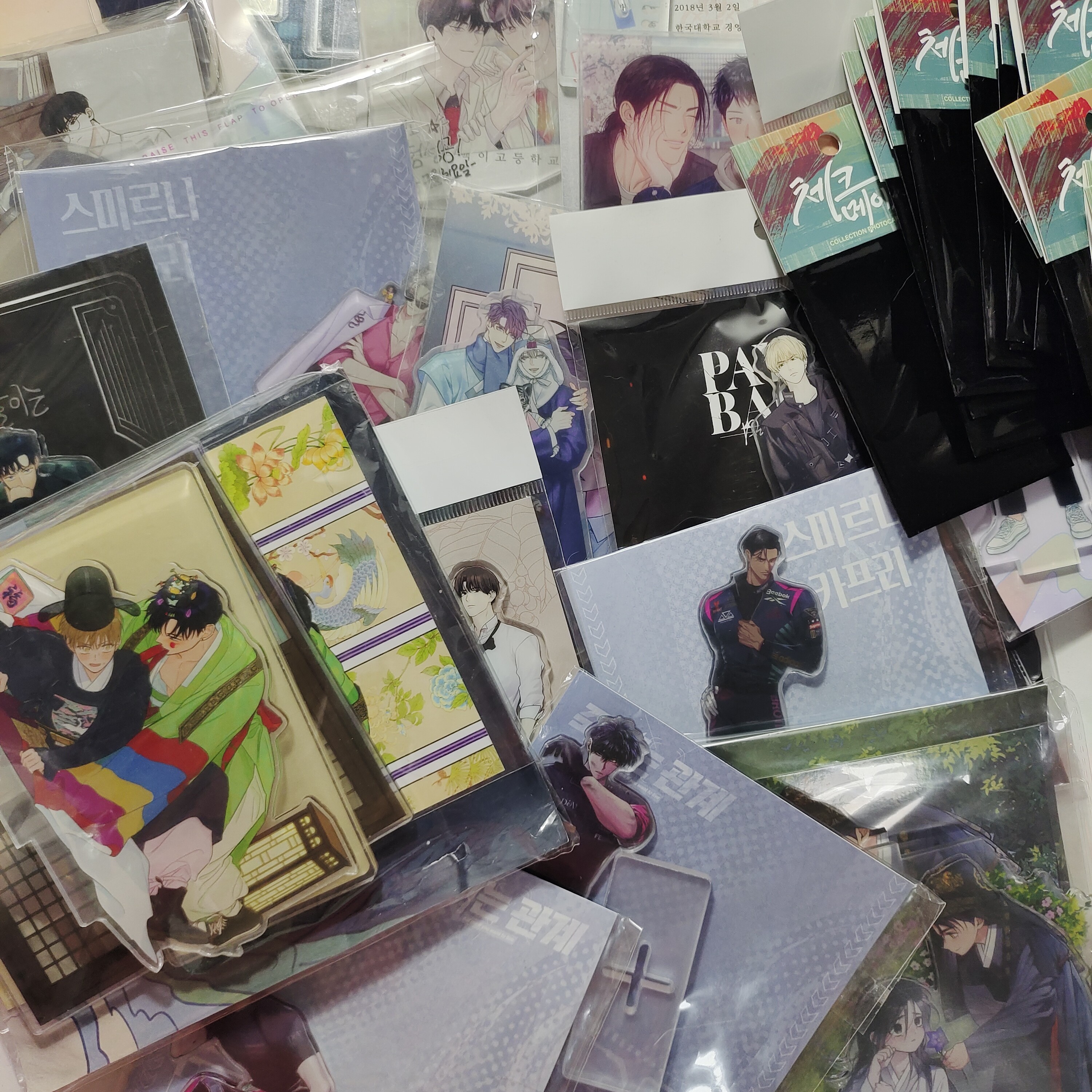 【29.9欧周边立牌】保底相卡，小卡或19r明信片