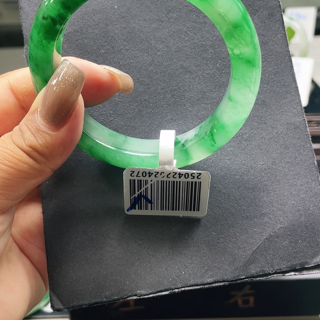 ****️未镶嵌手镯石英质玉（非洲翠）