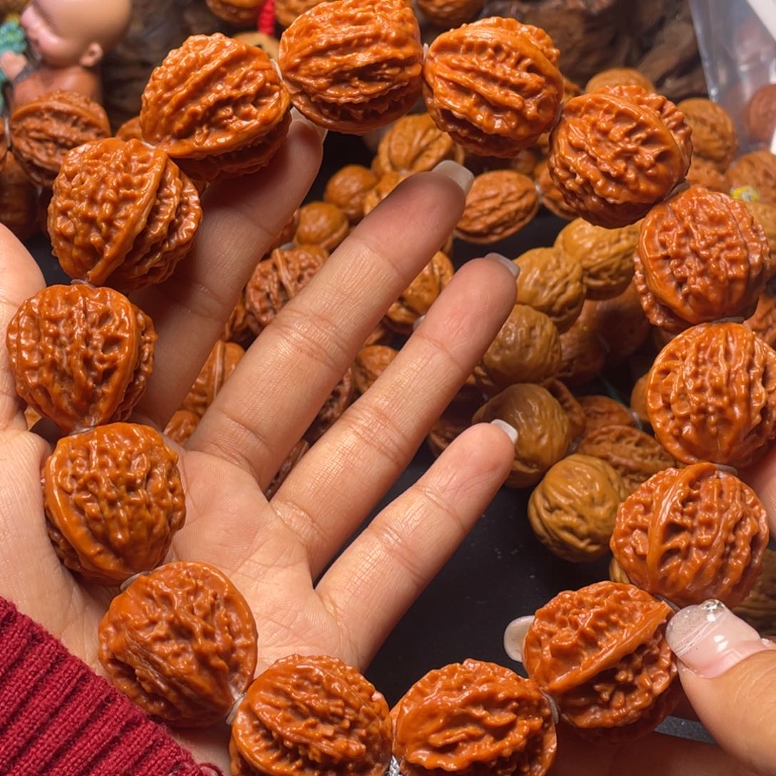 文玩核桃吊坠火麒麟