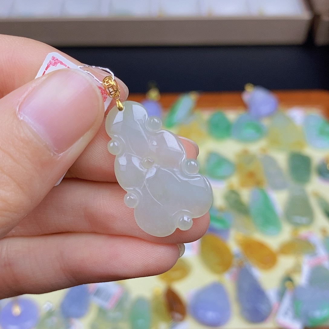 翡翠颈饰18K金镶嵌翡翠