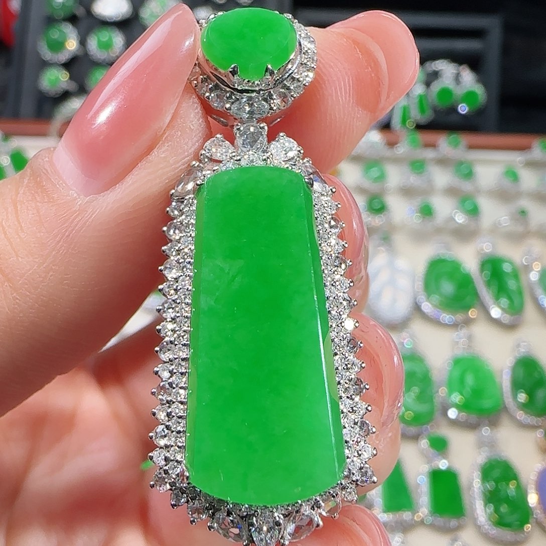 翡翠吊坠(不含链)18K金镶嵌