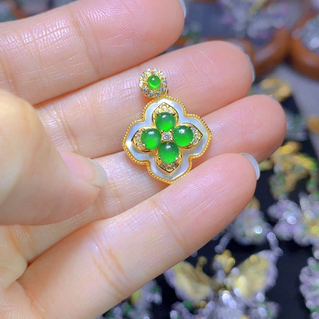 翡翠颈饰银S925镶嵌天然翡翠